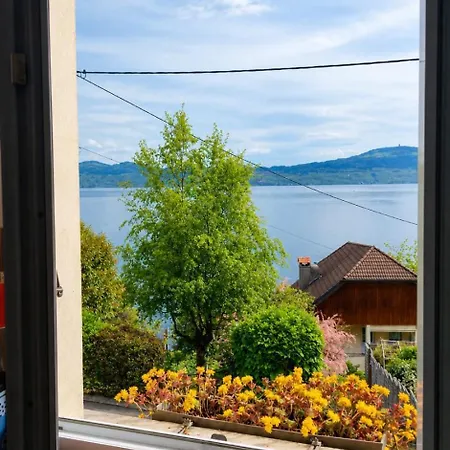 Lake-view 2 Minutes Apartment *